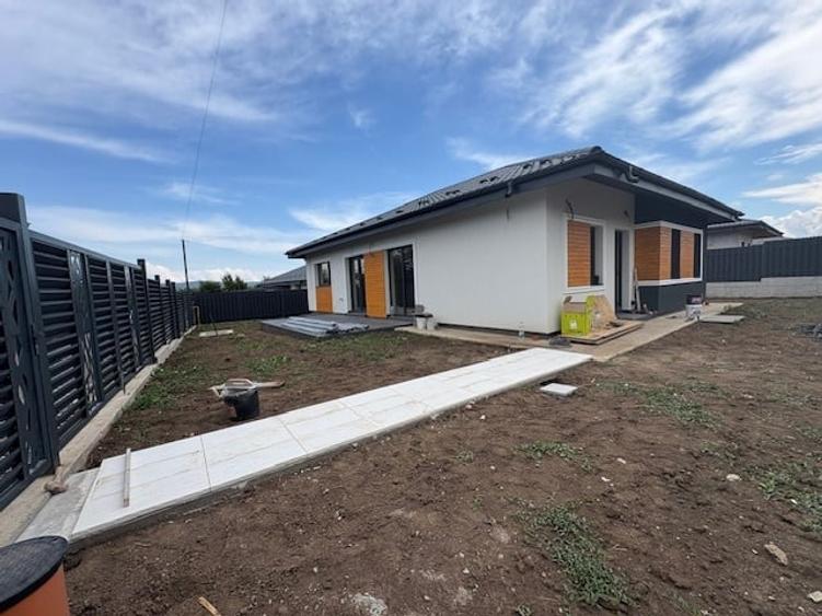 Casă individuală cu 4 camere cu Canalizare în Horpaz