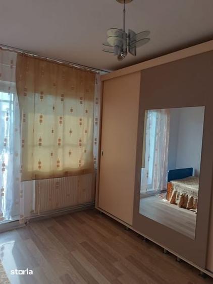 Apartament cu 3 camere decomandat în Între Lacuri