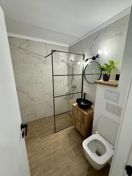 Apartament cu 2 camere semidecomandat, mobilat în Ultracentral
