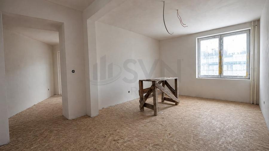 Apartament cu 3 camere semidecomandat în Universitate