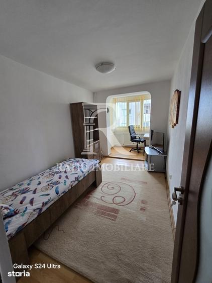 Apartament cu 4 camere decomandat în Decebal