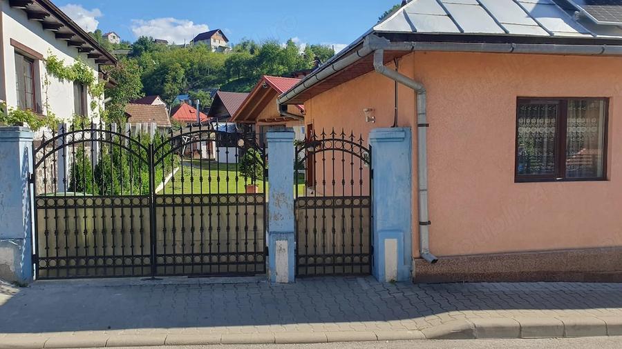 Casă cu Teren 200 Mp în Central