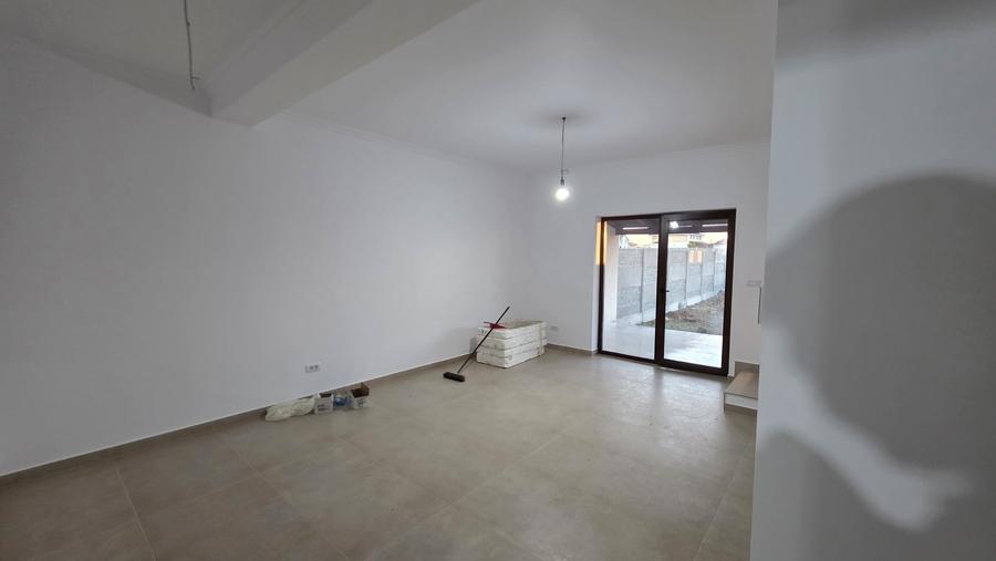 Casă individuală cu 3 camere cu Canalizare în Sânandrei