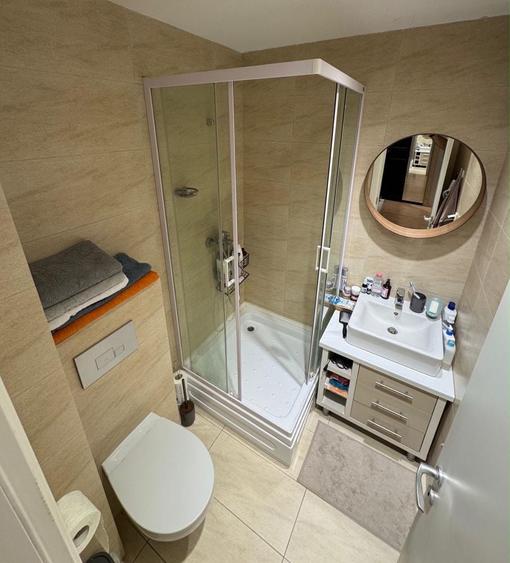 Apartament cu 3 camere decomandat în Crețuleasca