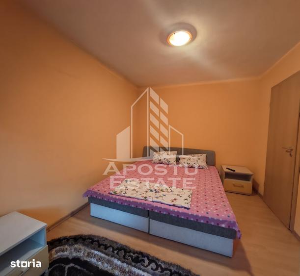 Apartament cu 3 camere semidecomandat, mobilat în Aradului