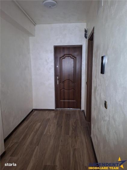 Apartament cu 2 camere decomandat în Tractorul