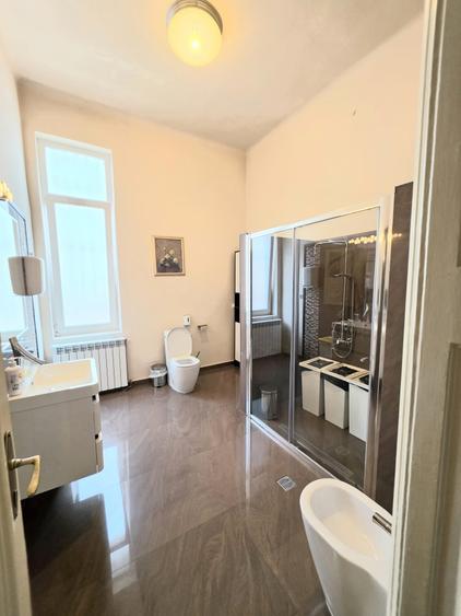 Apartament cu 5 camere în P-ța Unirii