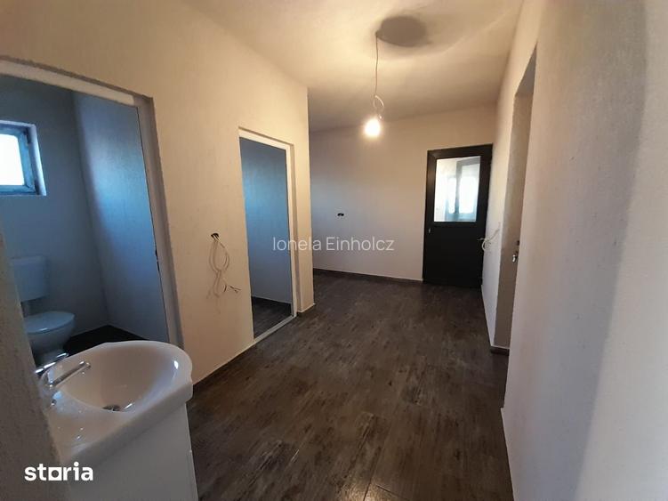 Hala cu 600 mp utili, 4 incaperi de birouri - Mehala