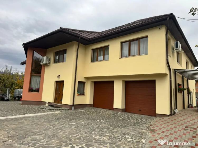Casă cu 5 camere cu Teren 1310 Mp în Central