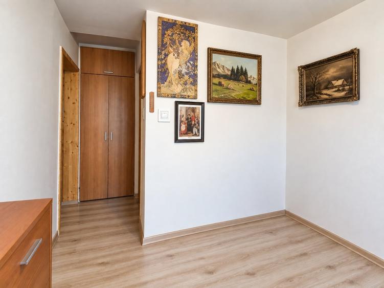Apartament cu 4 camere decomandat, mobilat în Fabric