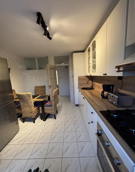 Apartament cu 3 camere decomandat, mobilat în Drumul Sării