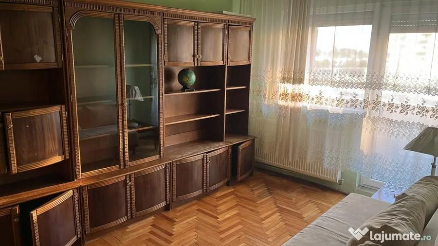 Apartament cu 3 camere decomandat în Nufărul