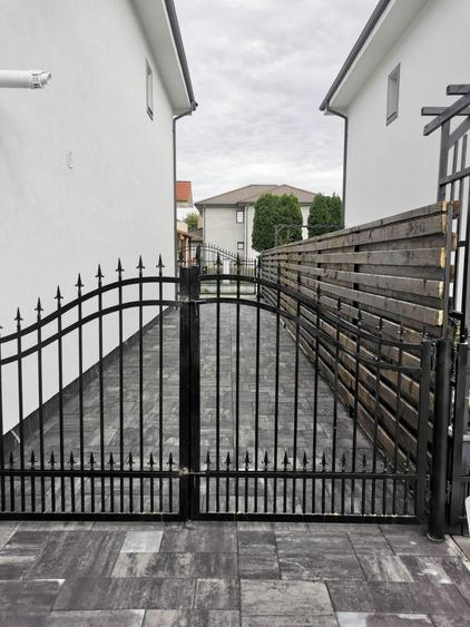 Casă cu 3 camere cu Teren 250 Mp în Exterior Vest
