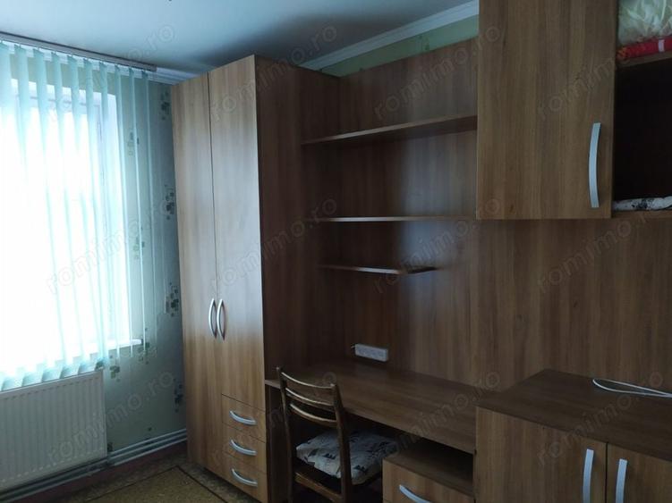 Apartament cu 3 camere decomandat în Vlahuță