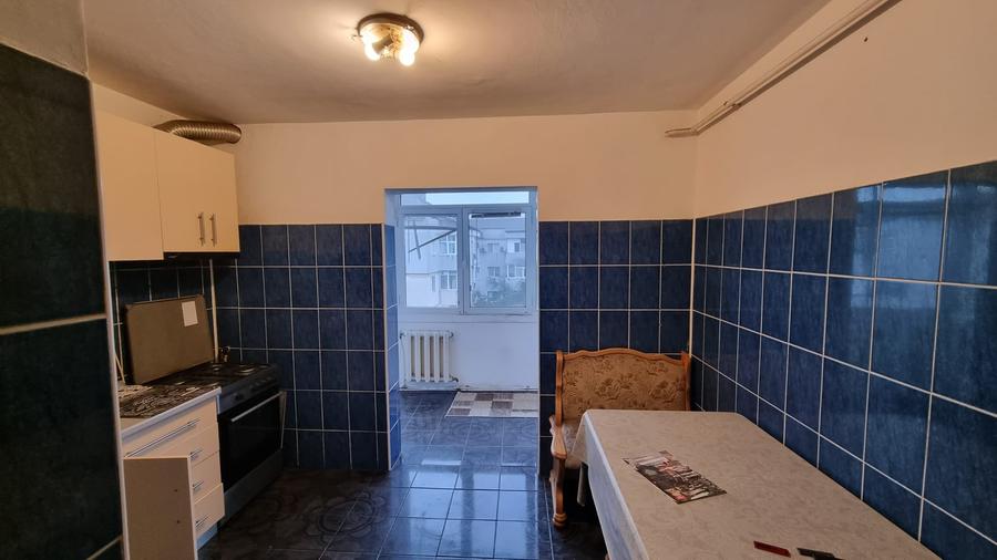 Apartament cu 3 camere decomandat în Nicolina