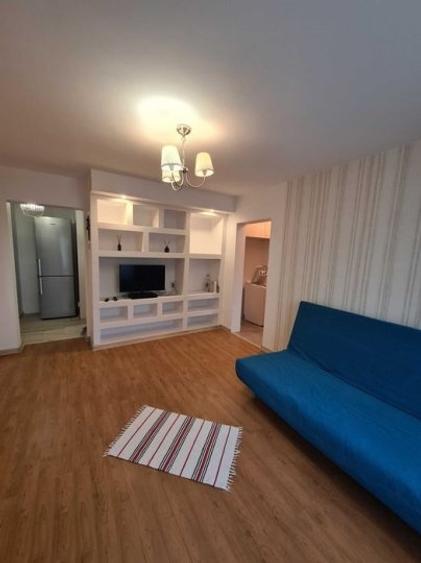 Apartament cu 2 camere semidecomandat, mobilat în P-ța Victoriei