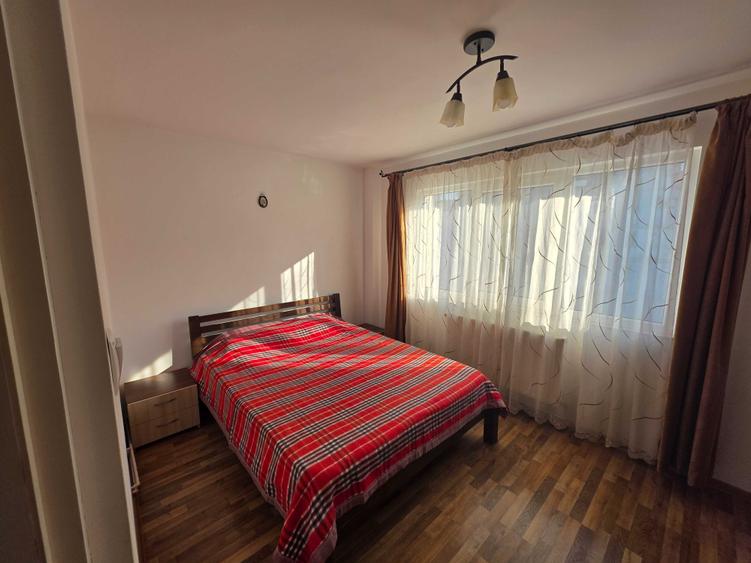 Apartament cu 2 camere semidecomandat în Podu Roș
