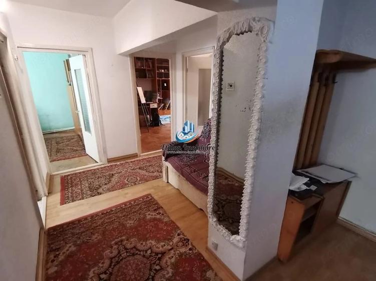 Apartament cu 3 camere decomandat în Sud