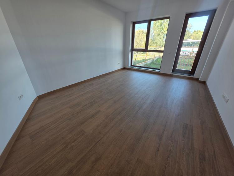 Apartament cu 2 camere decomandat în Tractorul