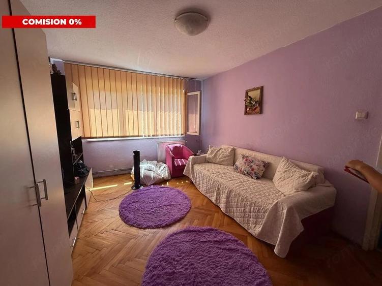 Apartament cu 3 camere semidecomandat în Cetății