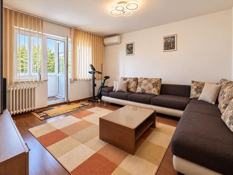 Apartament cu 4 camere decomandat în Decebal