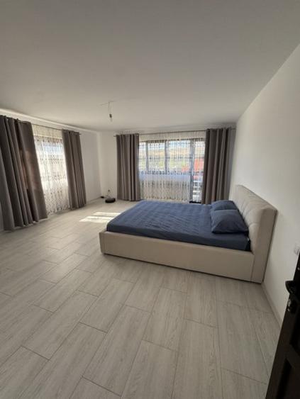 Casă individuală cu 5 camere cu Canalizare în Ultracentral