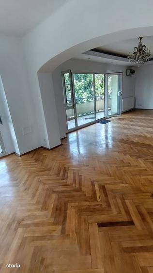 Apartament cu 4 camere în Primăverii