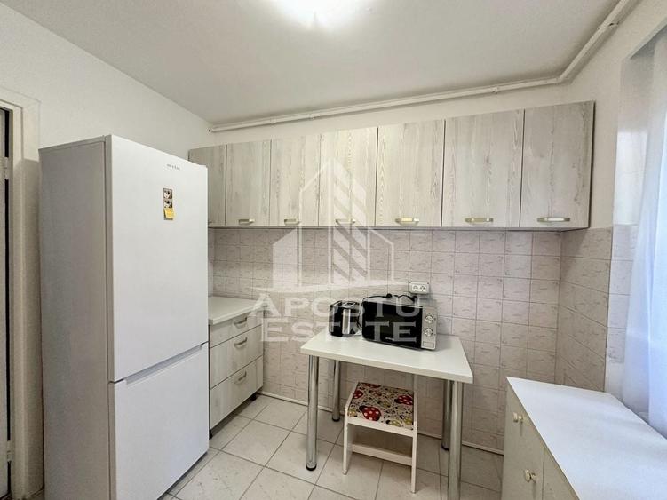 Apartament cu 2 camere semidecomandat, mobilat în Punctele Cardinale