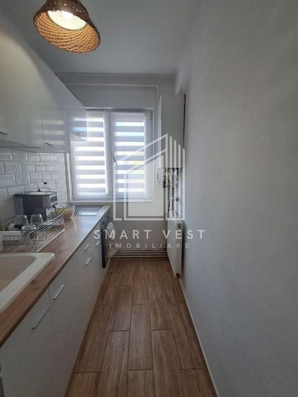 Apartament cu 3 camere semidecomandat, mobilat în Micro 15