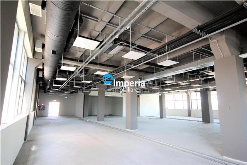 Spațiu comercial, de 1,200 mp, în Baza 3