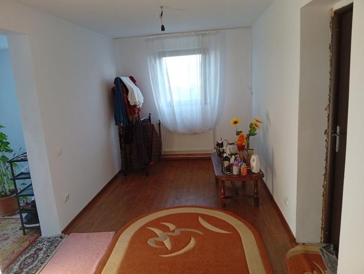 Casă cu 3 camere în Mareș