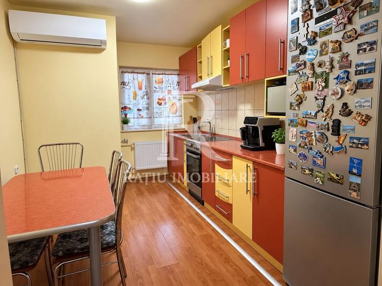 Apartament cu 3 camere decomandat, mobilat în Cantemir