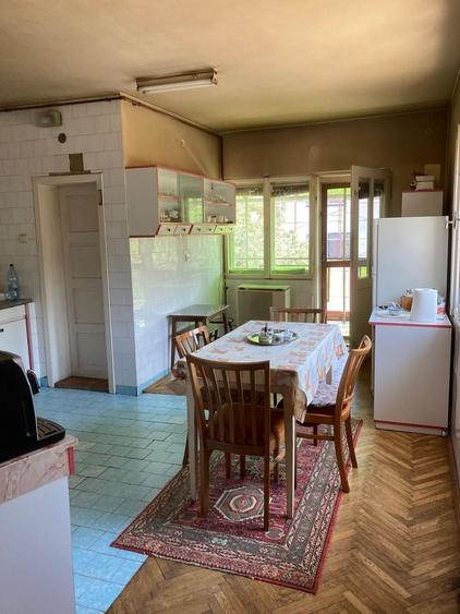 Casă individuală cu 4 camere cu Teren 200 Mp în Central