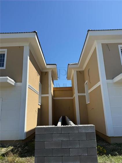 Duplex cu 5 camere cu Canalizare în Moșnița Nouă