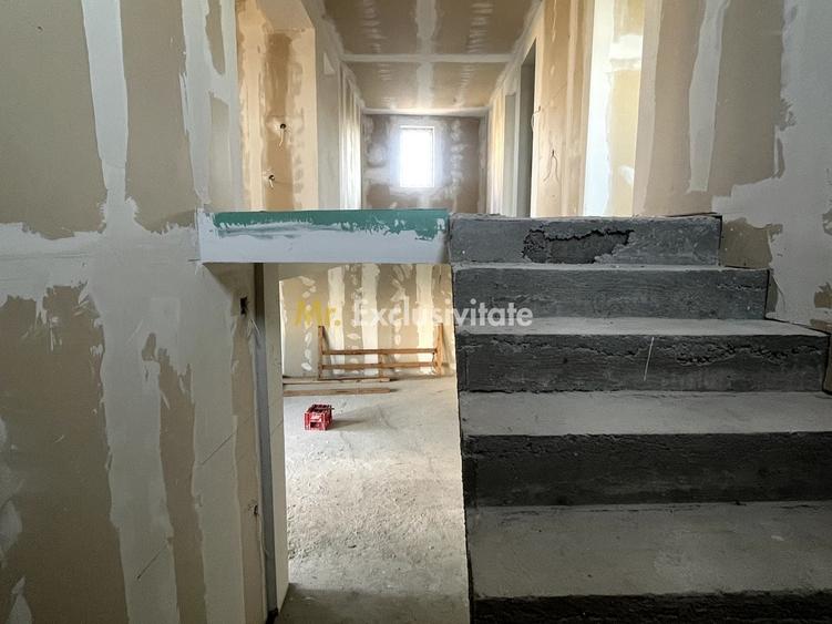 Casă individuală cu 7 camere cu Canalizare în Glina
