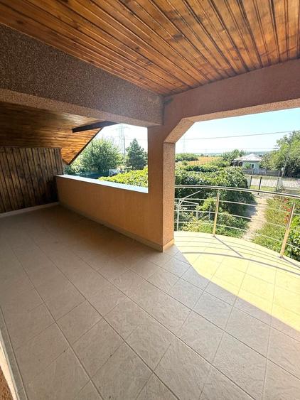 Casă cu 6 camere cu Teren 1600 Mp în Călugăreni