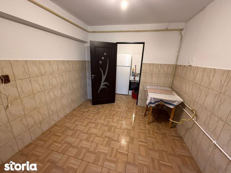 Apartament cu 3 camere decomandat în Obor