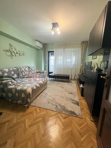 Apartament cu 3 camere decomandat în Victoriei