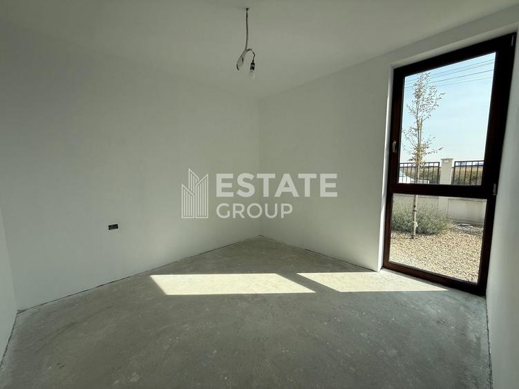 Duplex cu 5 camere cu Canalizare în Moșnița Nouă