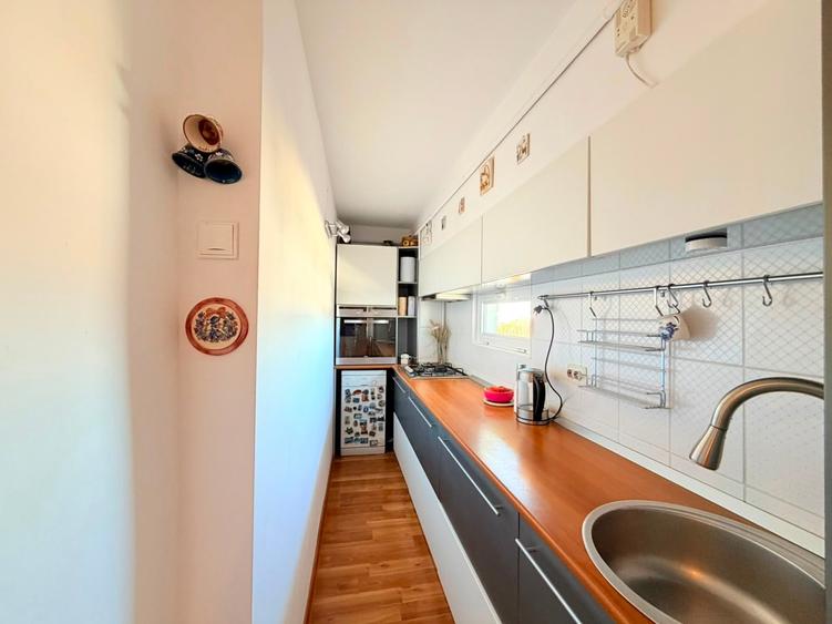 Apartament cu 4 camere decomandat în Nicolina