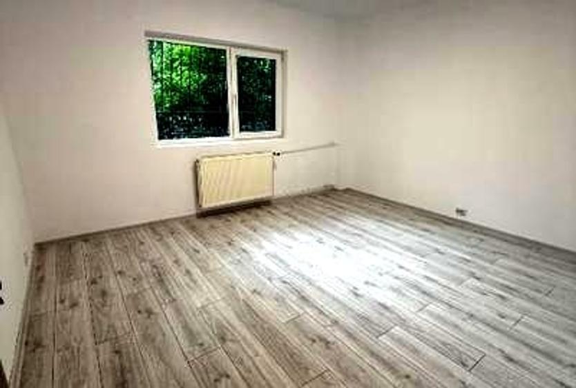 Apartament cu 3 camere decomandat în Tei