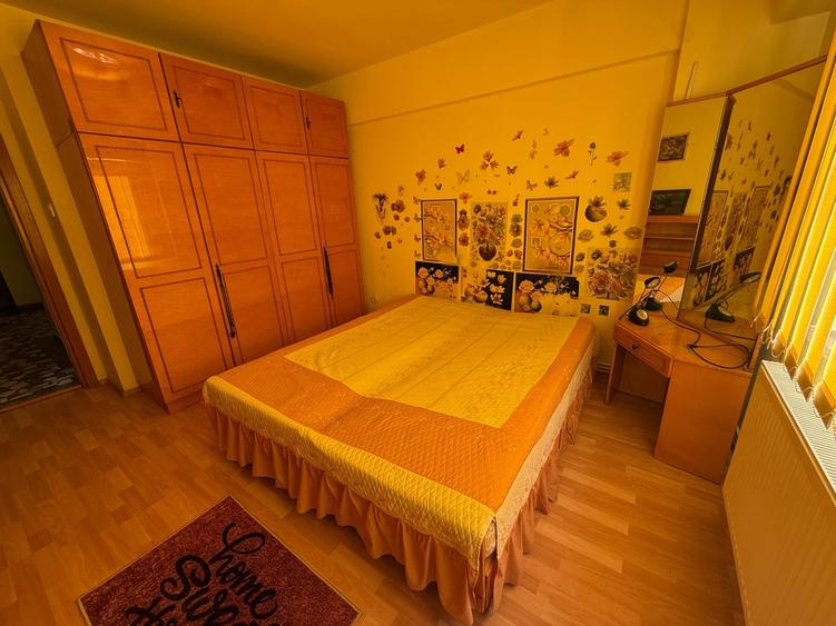 Apartament cu 2 camere decomandat în Trocadero