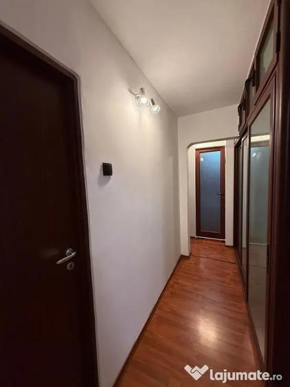 Apartament cu 4 camere decomandat în Central