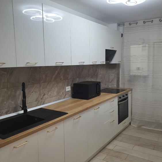 Apartament cu 3 camere decomandat în Banca Națională