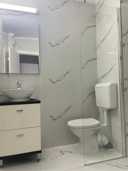 Apartament cu 3 camere semidecomandat în Metalurgiei
