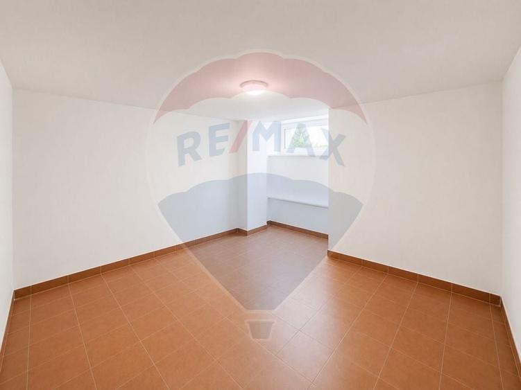 Casă individuală cu 6 camere cu Teren 572 Mp în Central