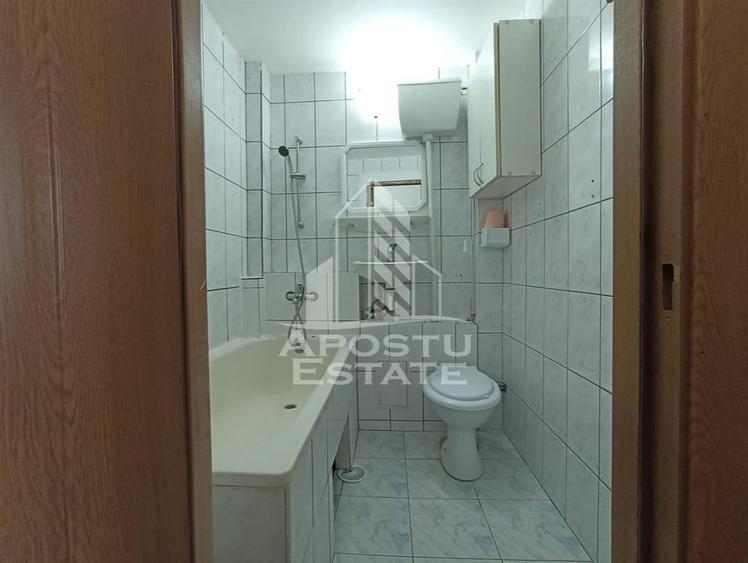 Garsonieră decomandată, mobilată în Olimpia-Stadion