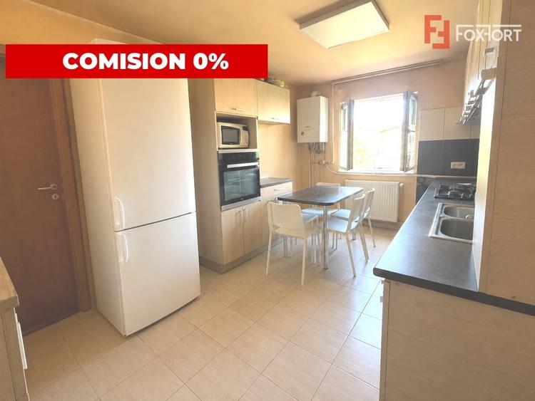 Apartament cu 3 camere semidecomandat, mobilat în Dâmbovița