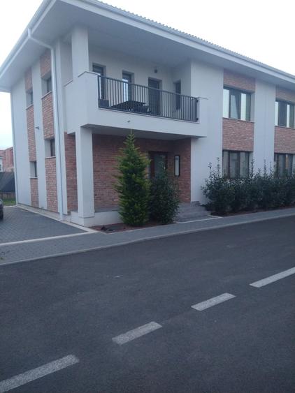 Duplex cu 4 camere cu Canalizare în Florești