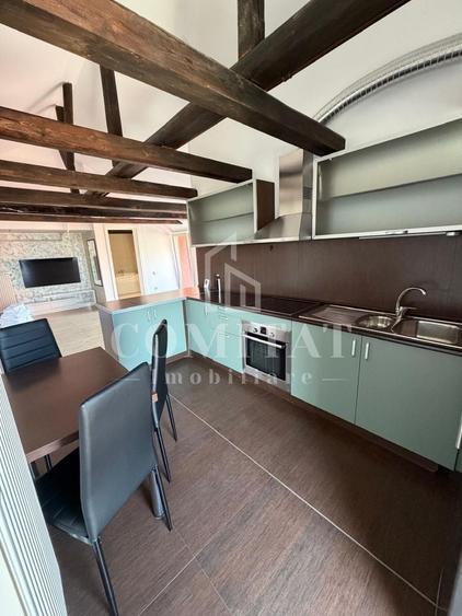 Apartament cu 3 camere semidecomandat, mobilat în Bună Ziua